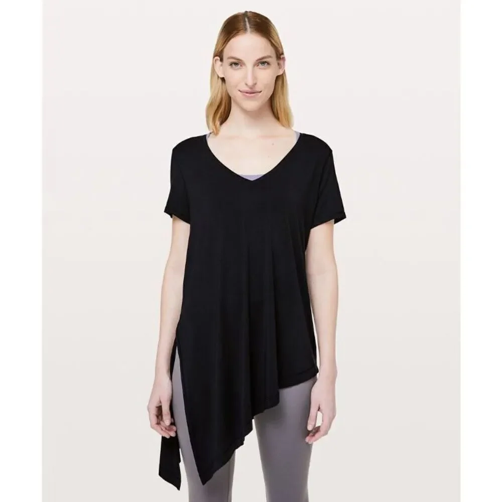 Lululemon To the Point Tee Asymmetric size  8 Black  Athleisure‎ V neck